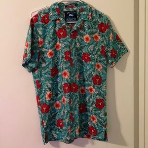 Hawaiian print light tee!